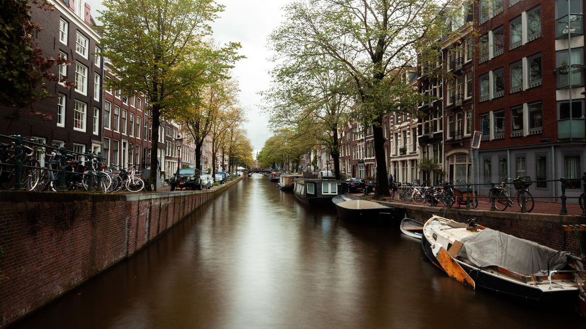 Odrazující kampaň zabrala, do Amsterdamu jezdí mnohem méně Britů